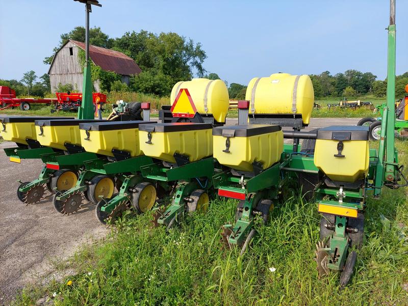 Planting & Seeding  John Deere 1780 Corn Planter Photo